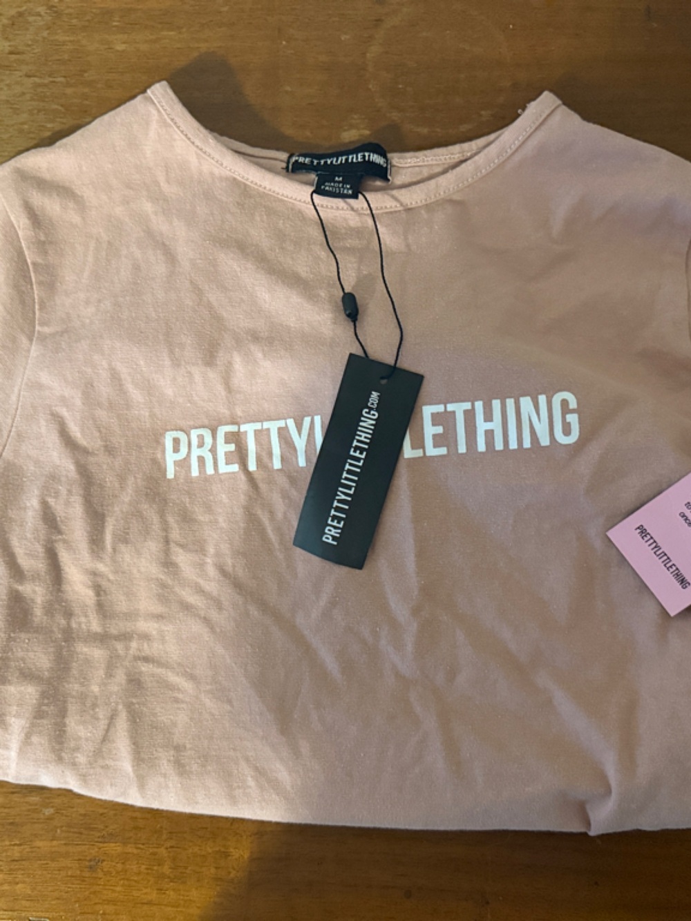 PrettyLittleThing Dusty Pink Cropped Logo T-Shirt